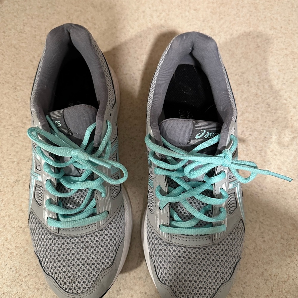 ASICS Like New - Picture 2 of 2